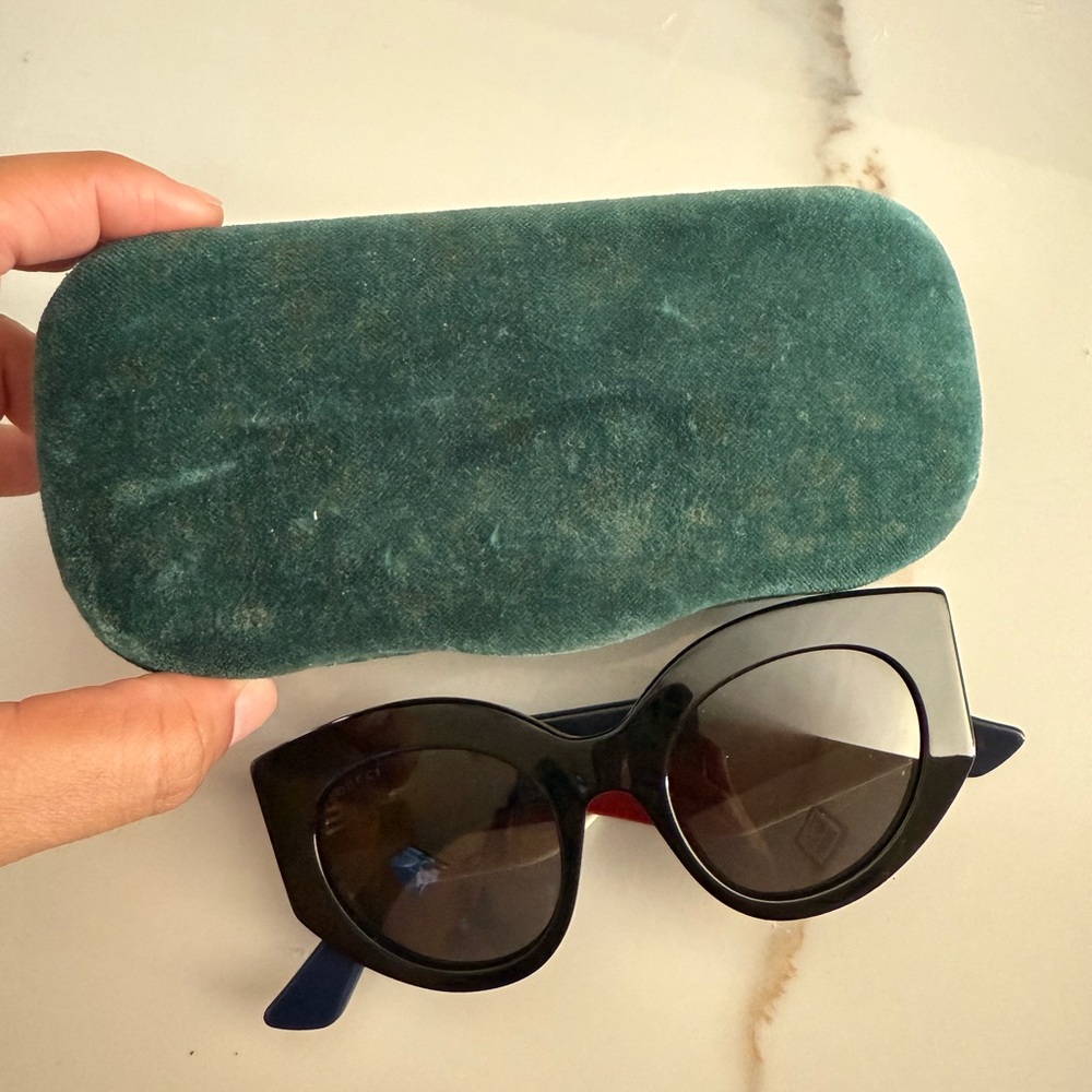 Gucci sunglasses. Thick cat eye frames - Picture 9 of 11